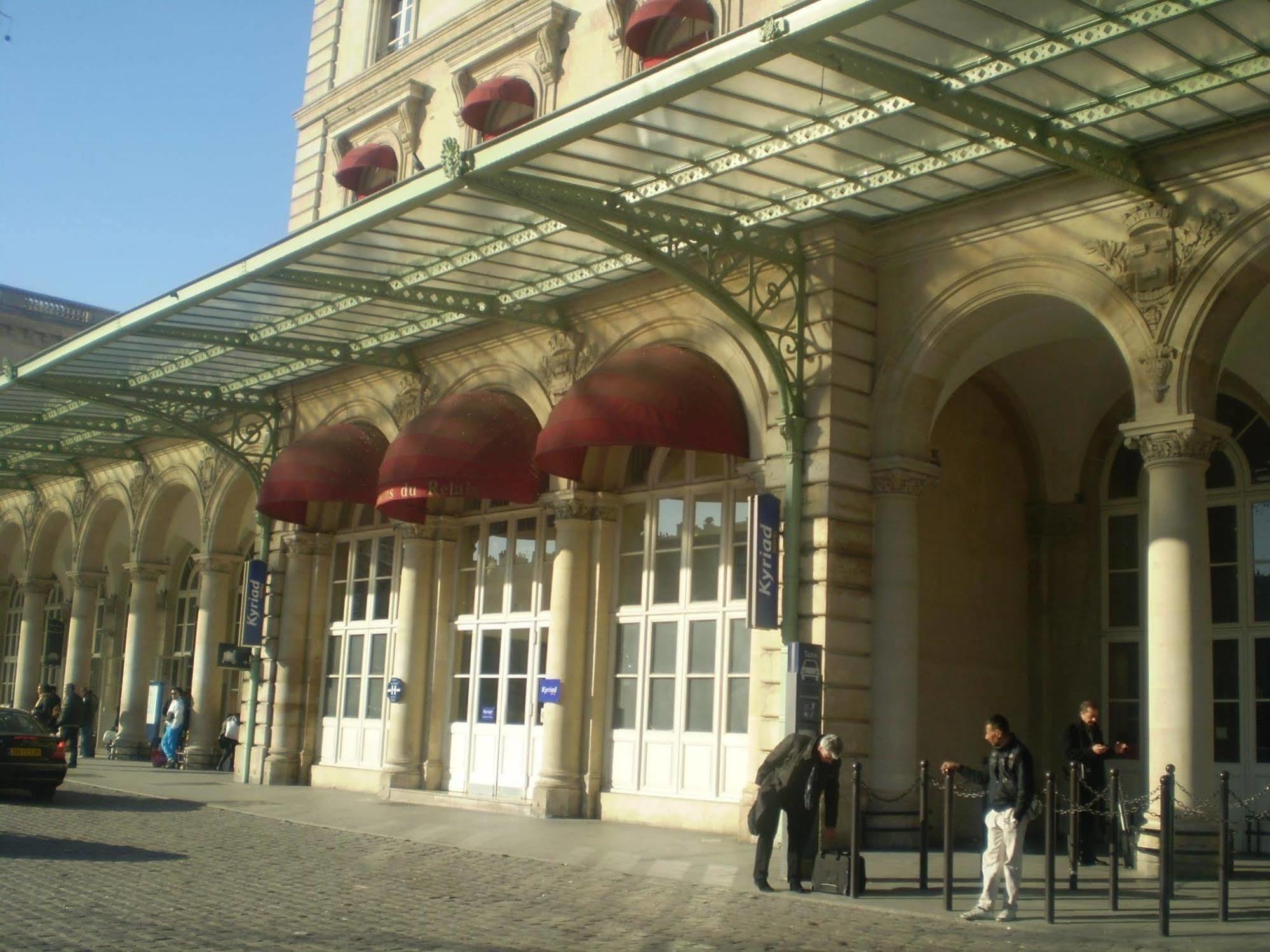 Kyriad Paris 10 - Gare De L'Est Buitenkant foto